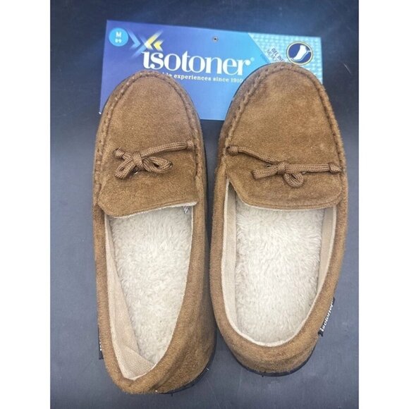 Isotoner Men’s Cognac Brown Gel Infused Memory Foam Moccasins Slippers Sz M NEW - Picture 1 of 6